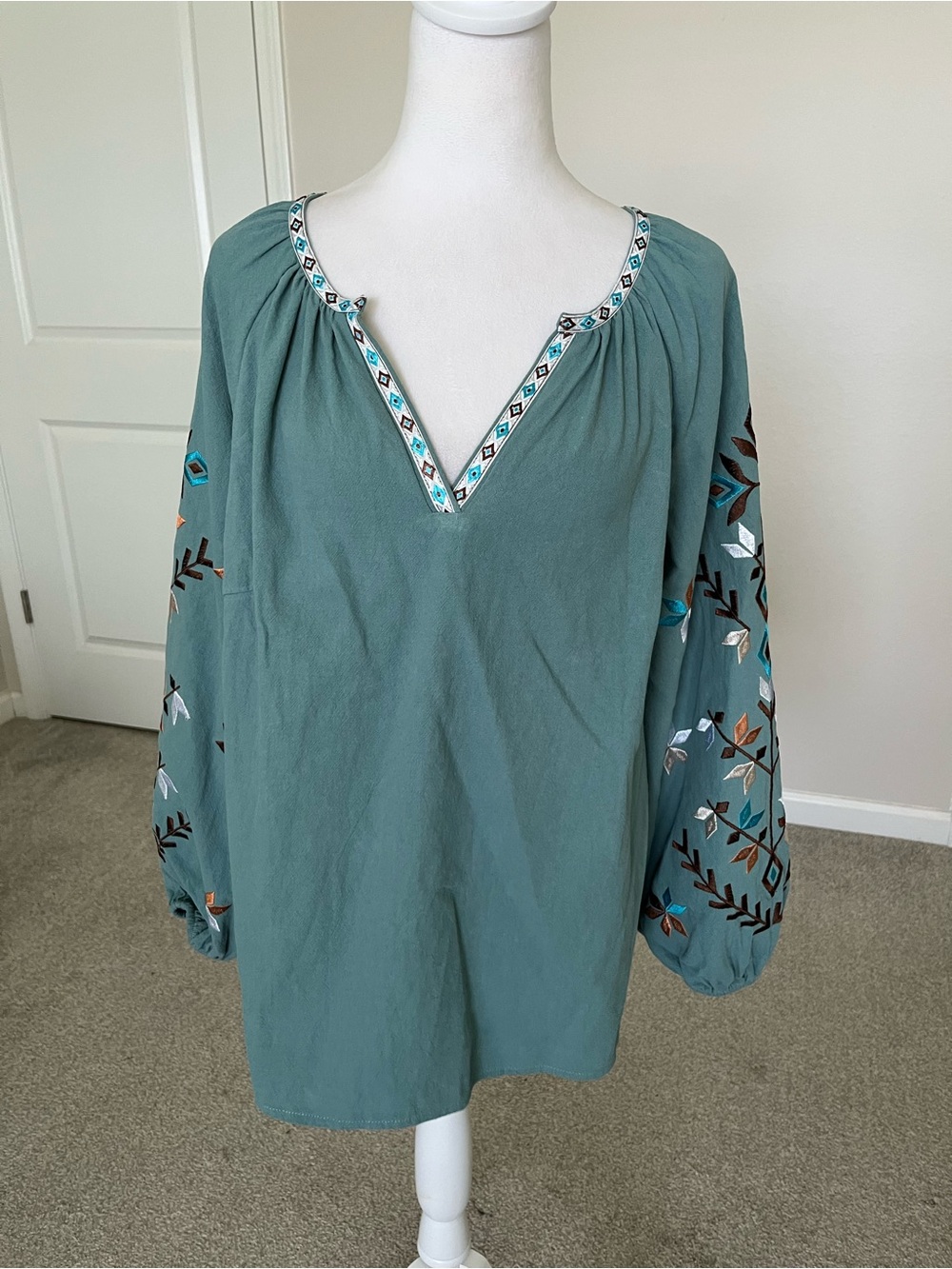 NWT BloomChic Teal Green Top with Embroidered Arms Size 14/16